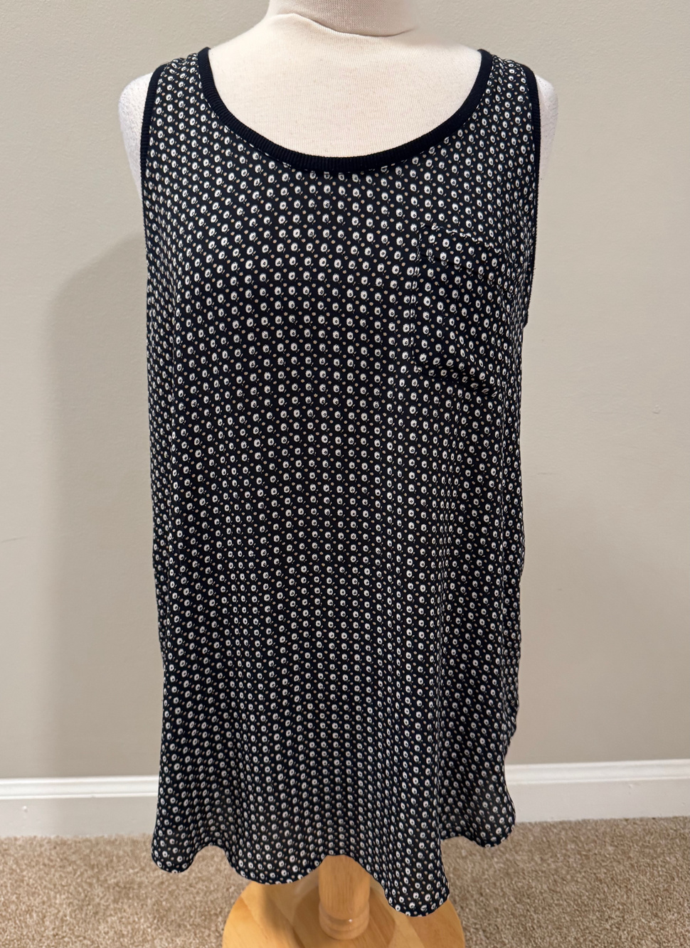 Womens size Medium Ann Taylor LOFT Scoop Neck Printed Tunic Tank Top Navy Blue &